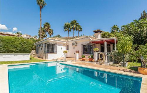 Stunning home in Estepona with Outdoor swimming pool, WiFi and 3 Bedrooms