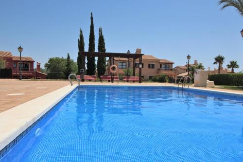 Stunning 3 bed Golf Villa sleeps 6 - large garden & communal pool