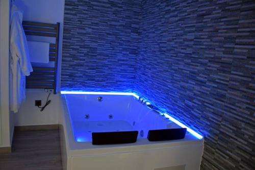 Alojamientos Lola, Suite con jacuzzi