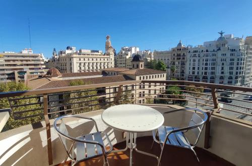 Sunny apartment with fantastic terrace views!