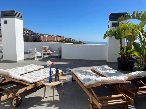 Sunny penthouse beach apartment with panoramic views