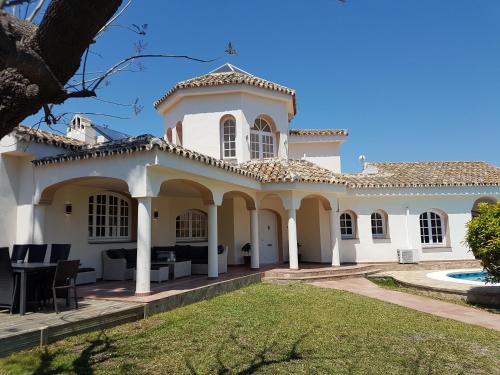 Super villa with private pool and good location