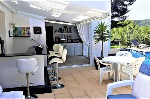 * Superb Menorcean-Style Villa Alexia *