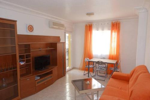 2 room apartment with free parking near the sea