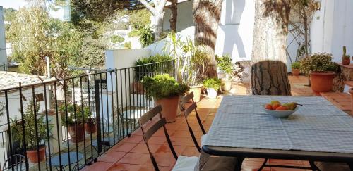 Tamariu 2 - Duplex with garden 50m from the beach free wifi!