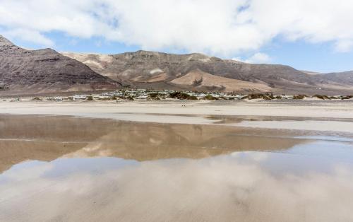 Temisa Famara Beach