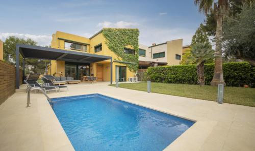Th150 Modern House In Tamarit With Private Pool