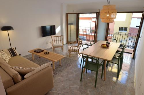 The green townhouse in Denia centre