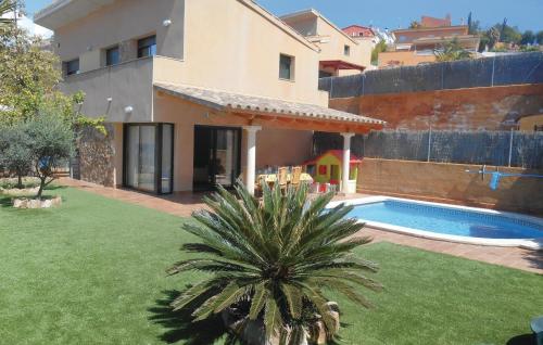 Three-Bedroom Holiday Home in Tossa de Mar