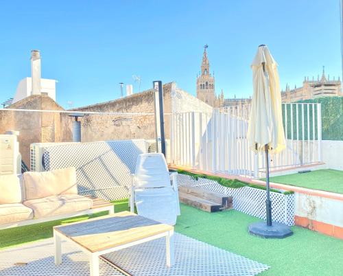 Top-notch downtown house with private rooftop terrace and parking opt