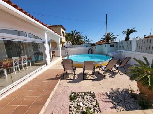 Torredembarra cosy, well equipped house, 5 min. from the beach