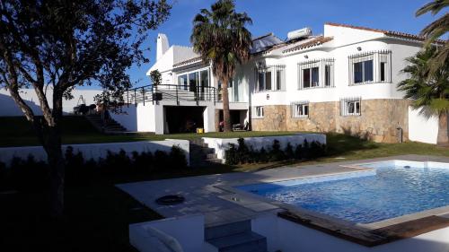 Torreguadiaro Villa - 2 mins walk from the bars and restaurants