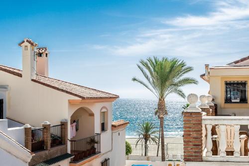 Townhouse by the beach in Estepona center