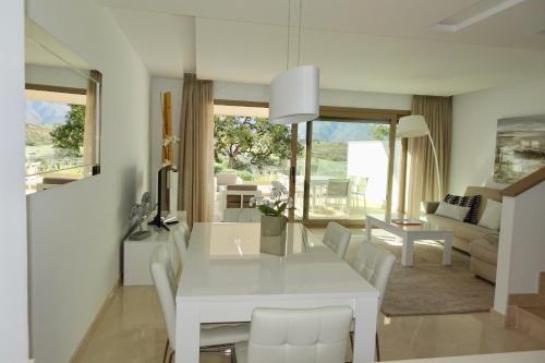 Splendid new townhouse on 4 floors located on the hills of Cala de Mijas