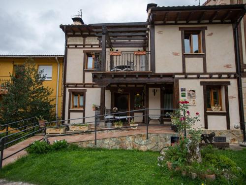 Traditional chalet in Castilla y León with garden