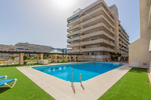 Trendy Apt. Puerto Banús (Free Parking & Pool) - Rdr208