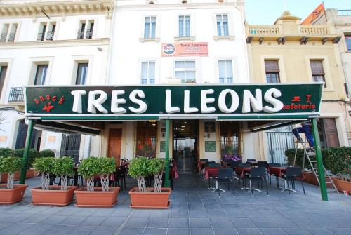 Hotel Tres Leones