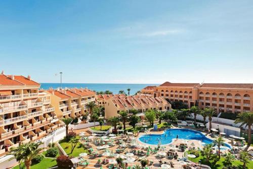 Two bedroom apartment in beachfront complex with pool in Playa de Las Américas.
