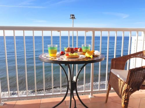 Apartment over torrecilla beach promenade