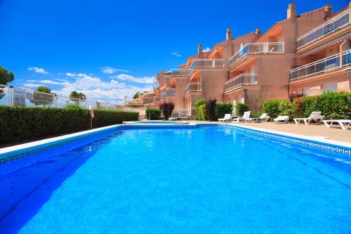 Uhc Arco Del Sol Family Complex