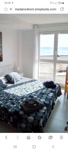 Un dormitorio frente playa El Medano