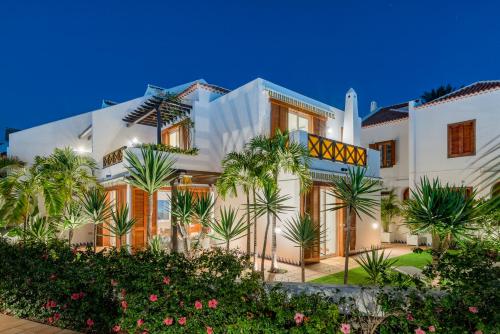Villas Parque Santiago Iii By Upper Luxury Housing