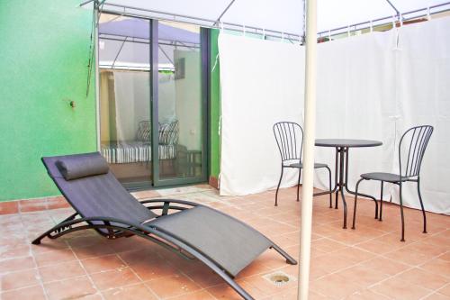 Urban Manesa city center loft with private patio