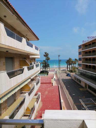 Urbanización Bahía Mar con piscina