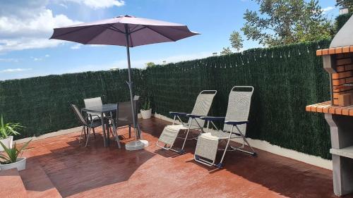 Urbanizacion con piscina, barbacoa,parking,3 dormitorios y sofá-cama, 8 personas