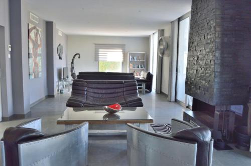 Villa 34121864 with 4 bedrooms, sleeps 10, private heated pool, short walk Puerto Banus Marbella