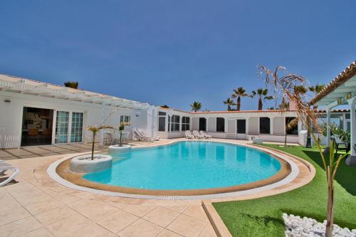 Villa Alamos Park - Magnificent 5 bed villa with 2 bed annex - private pool