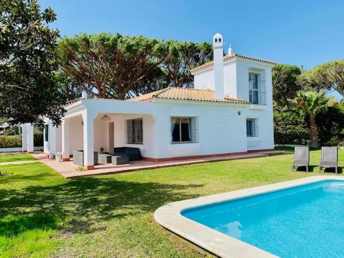 Villa Alemania con Piscina en Urbanización Roche Conil Cádiz Andalucía España