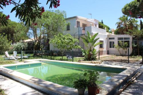Villa andaluza en zona Playa Barrosa con piscina y barbacoa