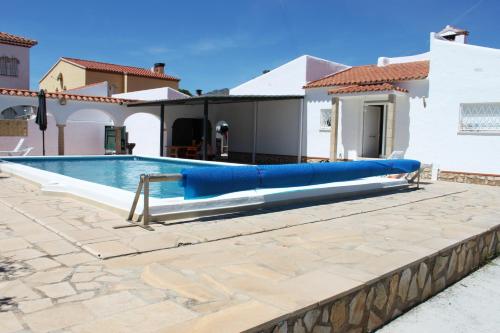 3 bedrooms villa with private pool enclosed garden and wifi at Miami Platja