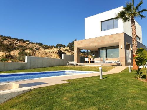 2260-Luxury villa with private pool and seaview