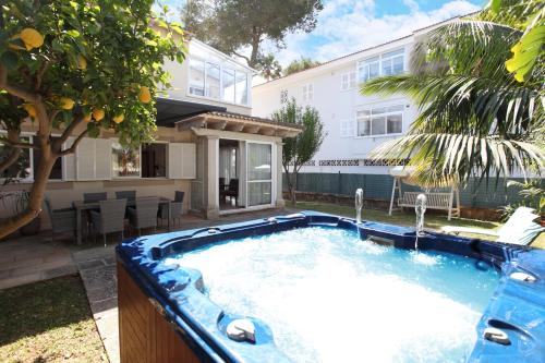 Villa Beach Alcudia, lovely house with jacuzzi