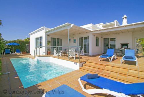 Villa Benedicte Sea View, Heated Pool, Bedroom A/C, Wifi, Sky, Short Walk To Puerto Del Carmen