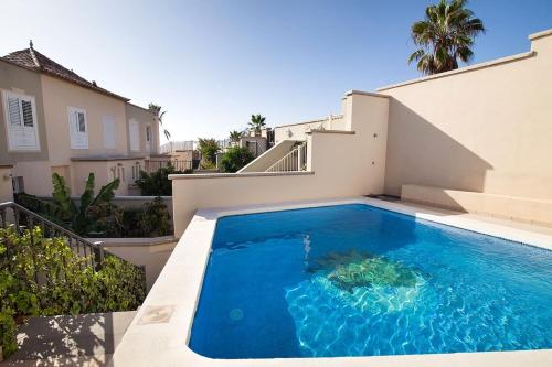 3 bedrooms villa with private pool enclosed garden and wifi at Chayofa 5 km away from the beach