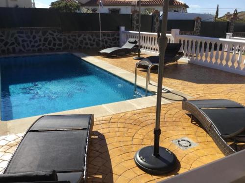 4 bedrooms villa with private pool furnished terrace and wifi at Otura 9 km away from the slopes
