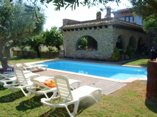 4 bedrooms villa at Torroella de Montgri 700 m away from the beach with city view private pool and enclosed garden