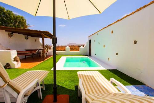 2 bedrooms villa with private pool furnished terrace and wifi at Antigua