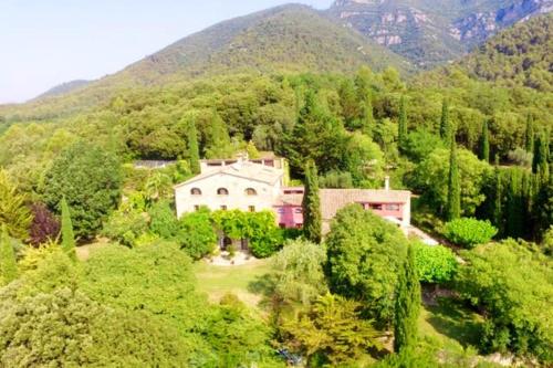 9 bedrooms mansion with private pool garden and wifi at Sales de Llierca