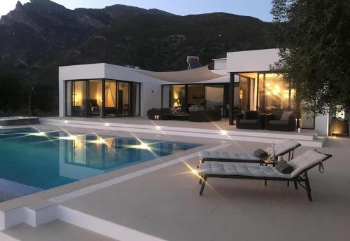 Villa Casa Blanca Modern Luxury