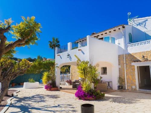 Villa Casa Verde, Sun-drenched and Private Pool close to beach