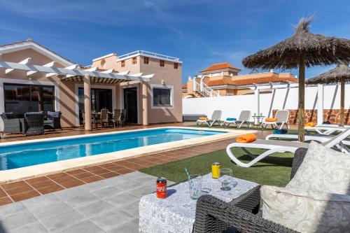 Villa with private pool, near beach and golf Caleta de Fuste- Villa Charlotte