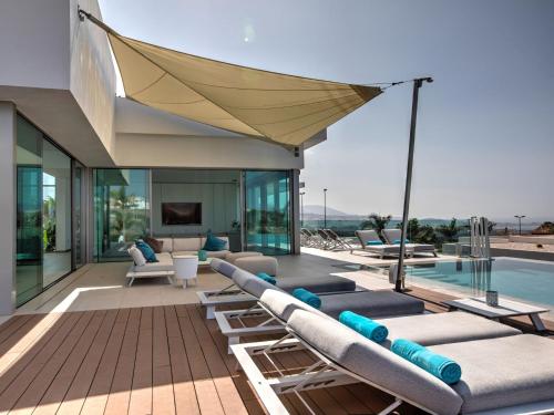 Plush Villa in Adeje with Infinity Pool, Sea-View & Large Terrace