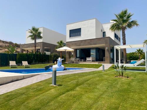 2254-Luxury villa with private pool and seaview