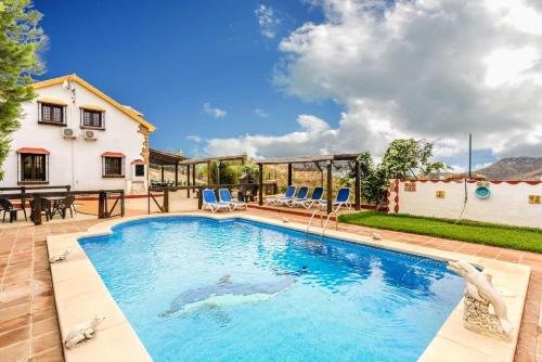 5 bedrooms villa with private pool and wifi at Almogia