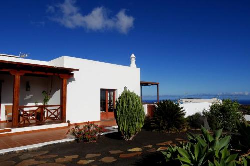 Villa El Mojón with private pool in Teguise
