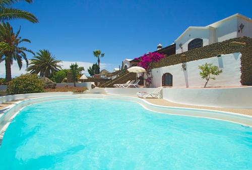 Villa Garita - 4 Bedroom Villa - Perfect For Larger Groups - Sleeps 12 - Great Pool Area